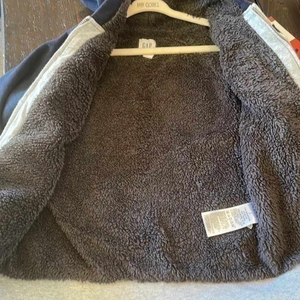 GAP Boys Size 6-7 Sherpa Lined Zip Hoodie Gray Blue Full Zip Jacket